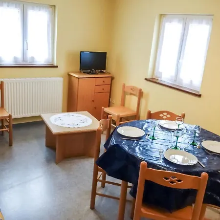 2 By Interhome アパート