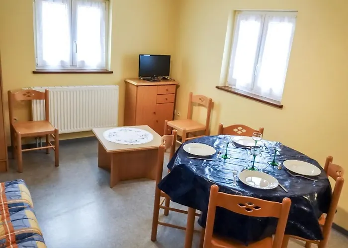 Apartment Residence Jaune Et Rose-2 By Interhome Apartman