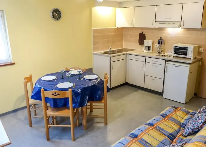 Apartment Residence Jaune Et Rose-2 By Interhome Apartman